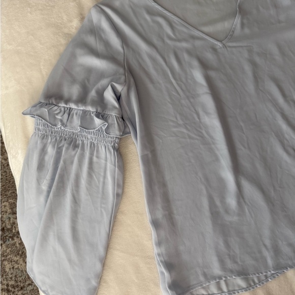 Loft Woman’s Size Medium Light Blue Blouse With Ruffle Sleeves EM85 - Picture 2 of 6